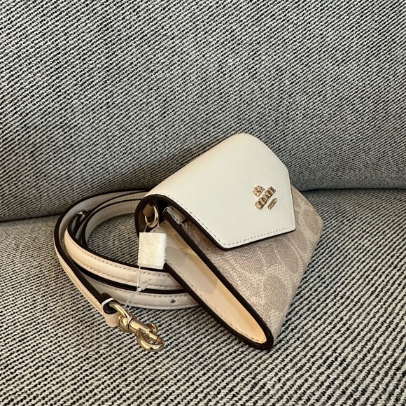 NWT Coach Mini Envelope Wallet With Strap CX162